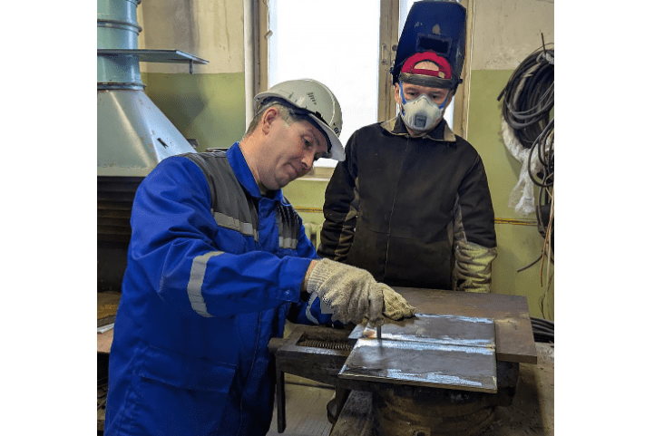 На заводе «Ижсталь» выбрали лучшего электрогазосварщика